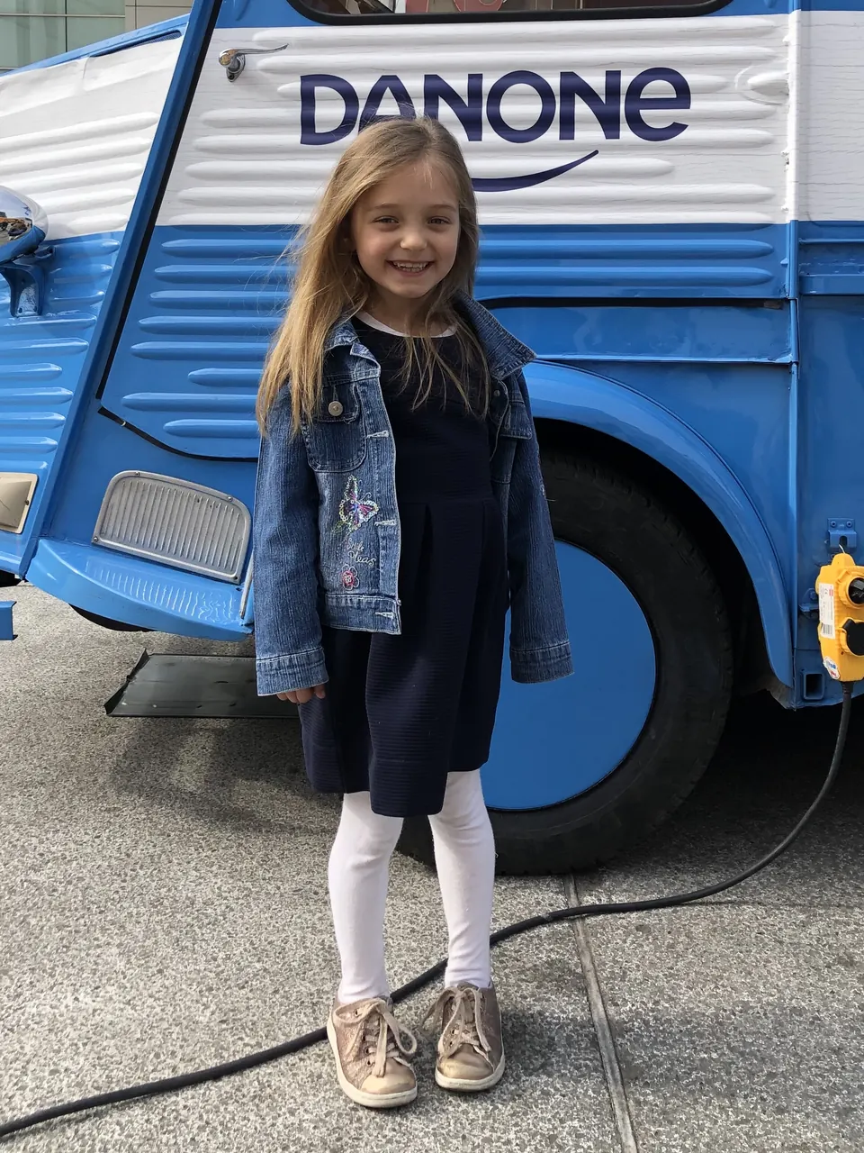 Manon Maindivide on the set of the commercial Danone - photo 2