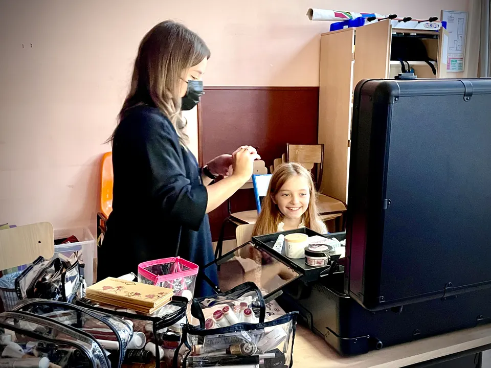 Manon Maindivide on the set of the commercial Gulli Parc - photo 3
