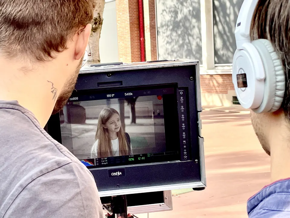 Manon Maindivide on the set of the commercial Gulli Parc - photo 5