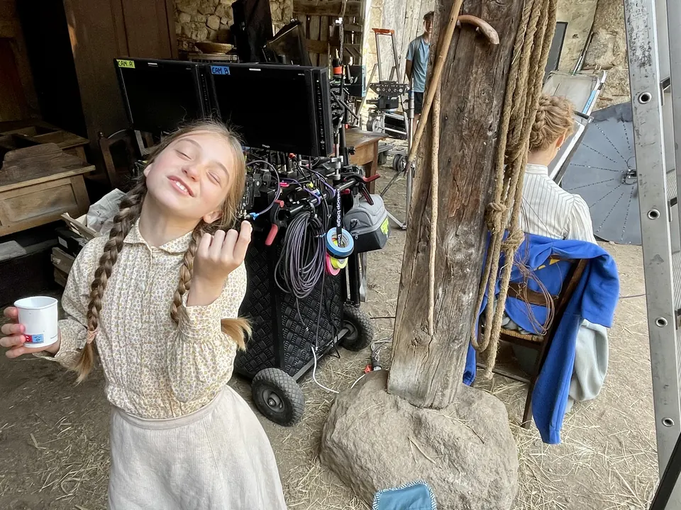 Manon Maindivide on the set of Louise Violet as Flore - photo 3