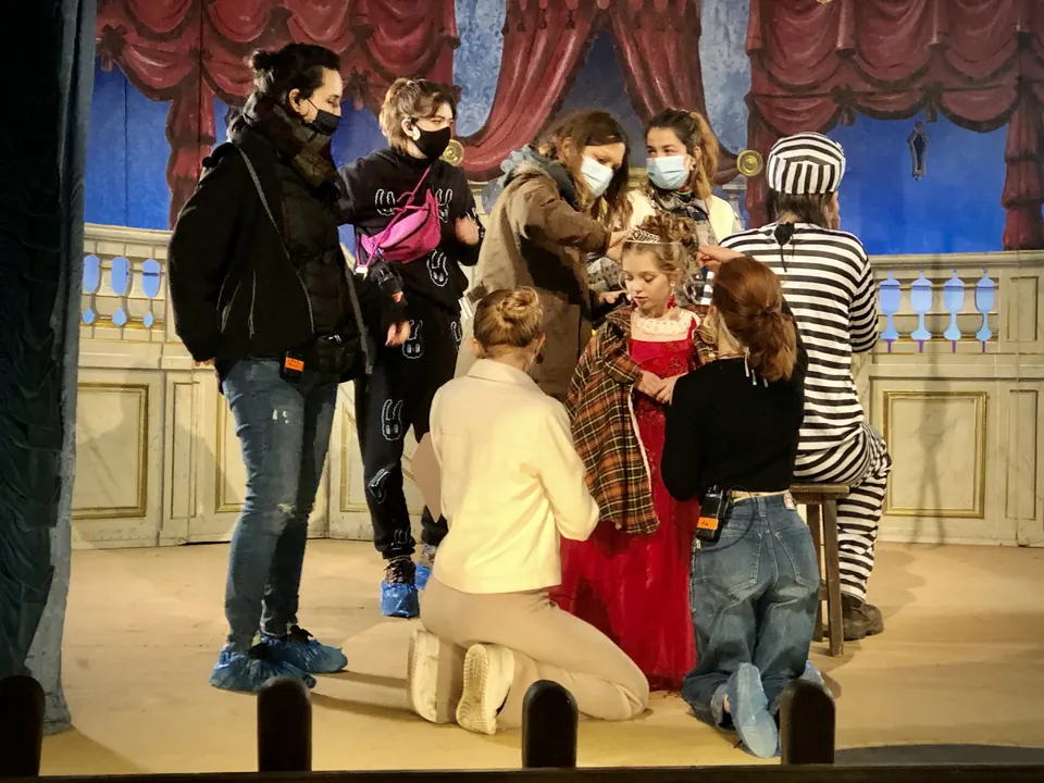 Manon Maindivide on the set of Princesses Do As They Please as Nina - lead role - photo 4