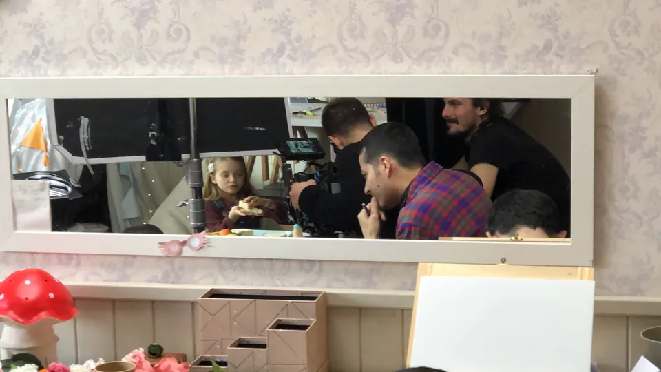 Manon Maindivide on the set of the commercial Saint-Albray - photo 2