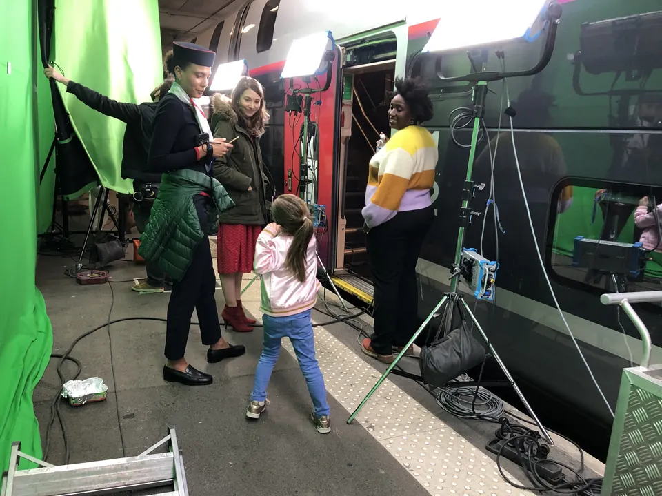 Manon Maindivide on the set of the commercial SNCF Inoui - photo 4