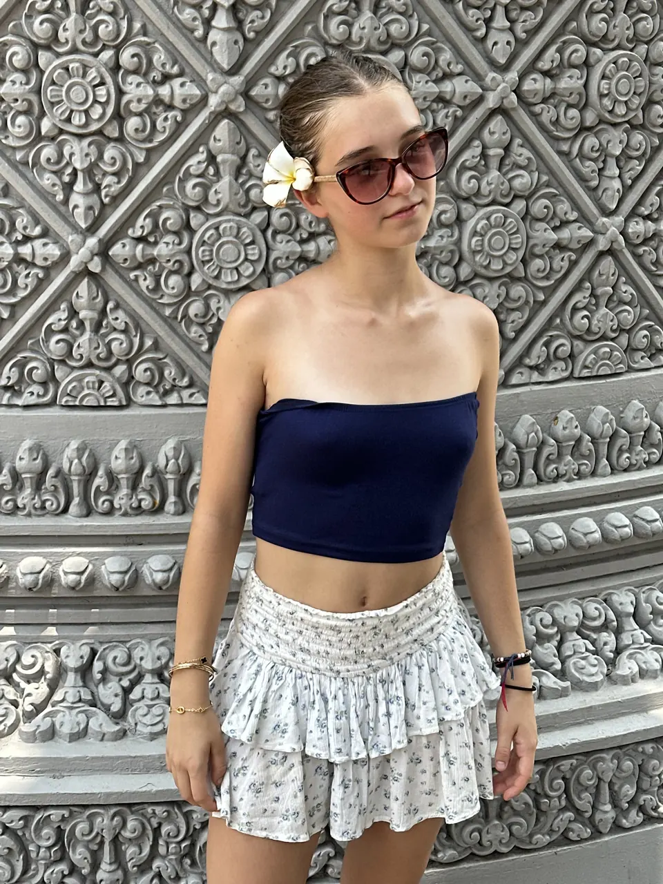 Manon Maindivide casual summer photo with sunglasses and a flower in her hair